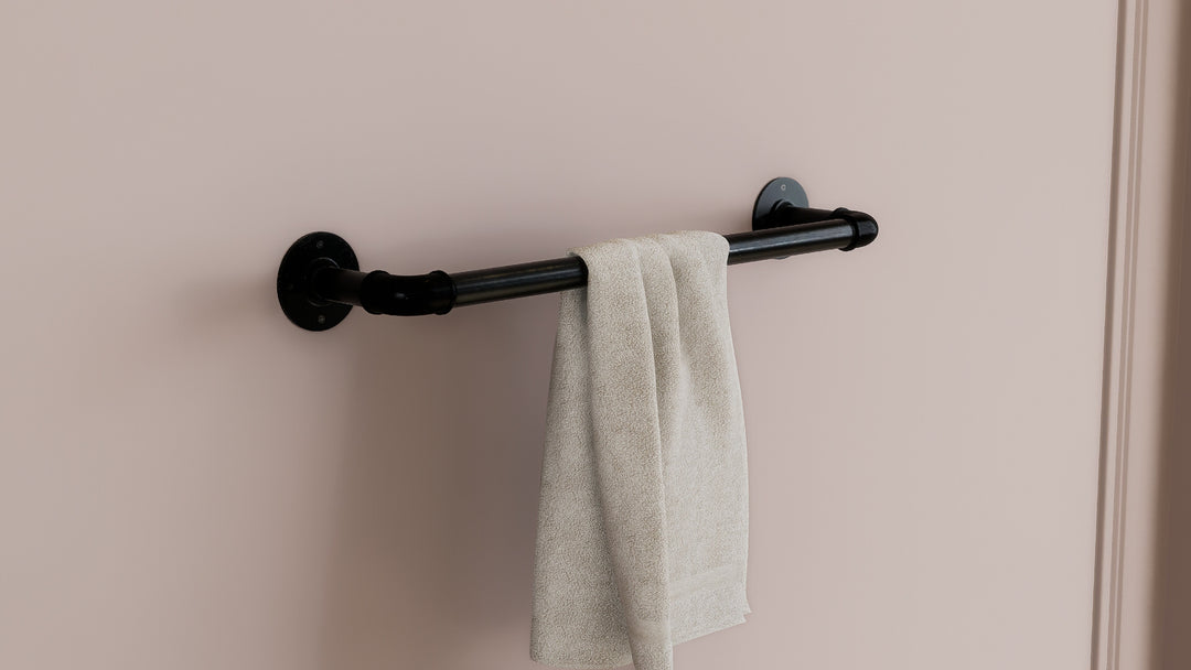 Minimal Black Pipe Towel Holder (D56)